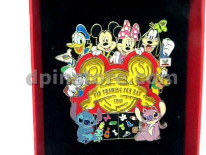 Hong Kong Disneyland Pin Trading 2011 Pin (Limited Edition of 1800)